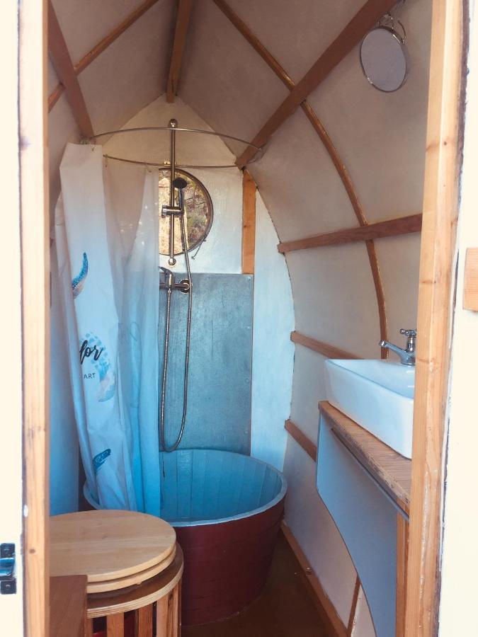 Rosa The Cosy Cabin - Gypsy Wagon - Shepherds Hut, River Views Off-Grid Eco Living เปโดรเกา กรันเจ ภายนอก รูปภาพ